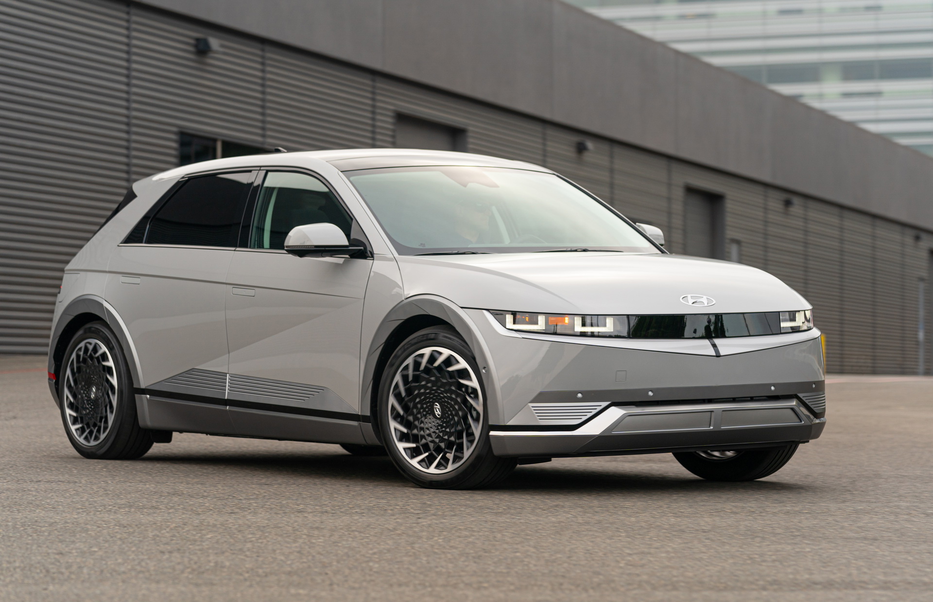 Download 2022 Hyundai Ioniq 5 - Front Three-Quarter HD Wallpaper 1920x1240 #60