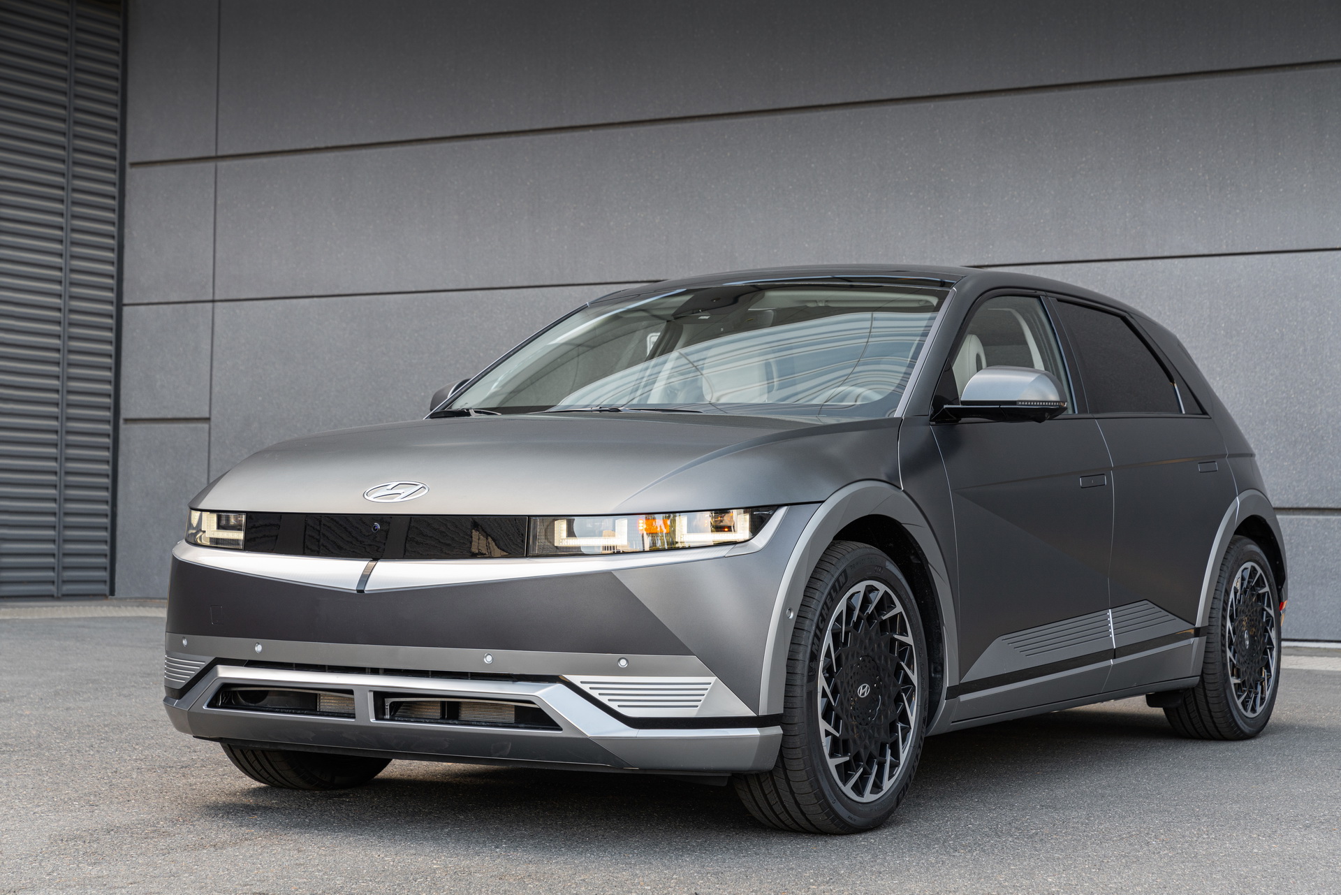 Download 2022 Hyundai Ioniq 5 - Front Three-Quarter HD Wallpaper 1920x1281 #103