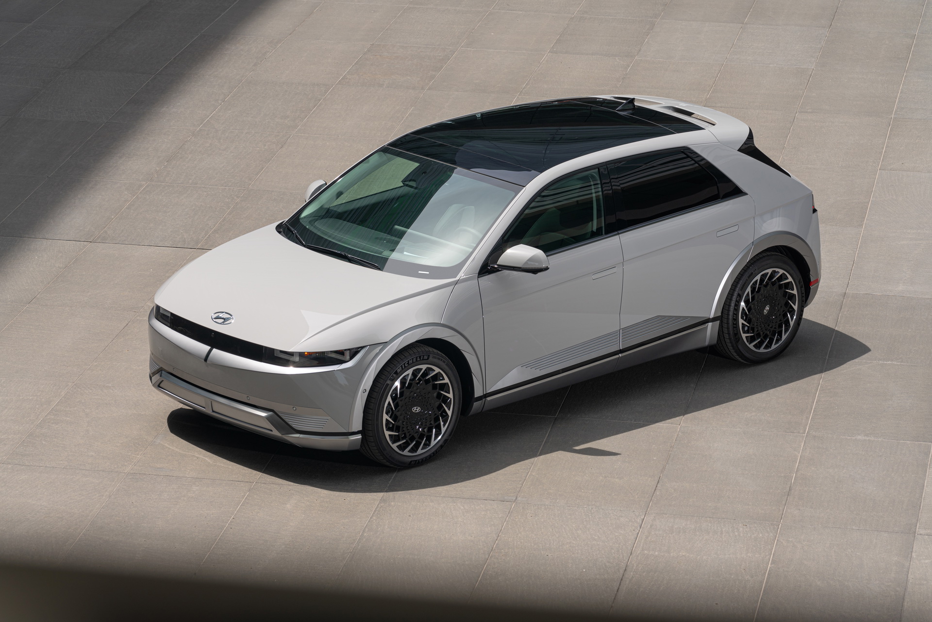 Download 2022 Hyundai Ioniq 5 - Front Three-Quarter HD Wallpaper 1920x1281 #83