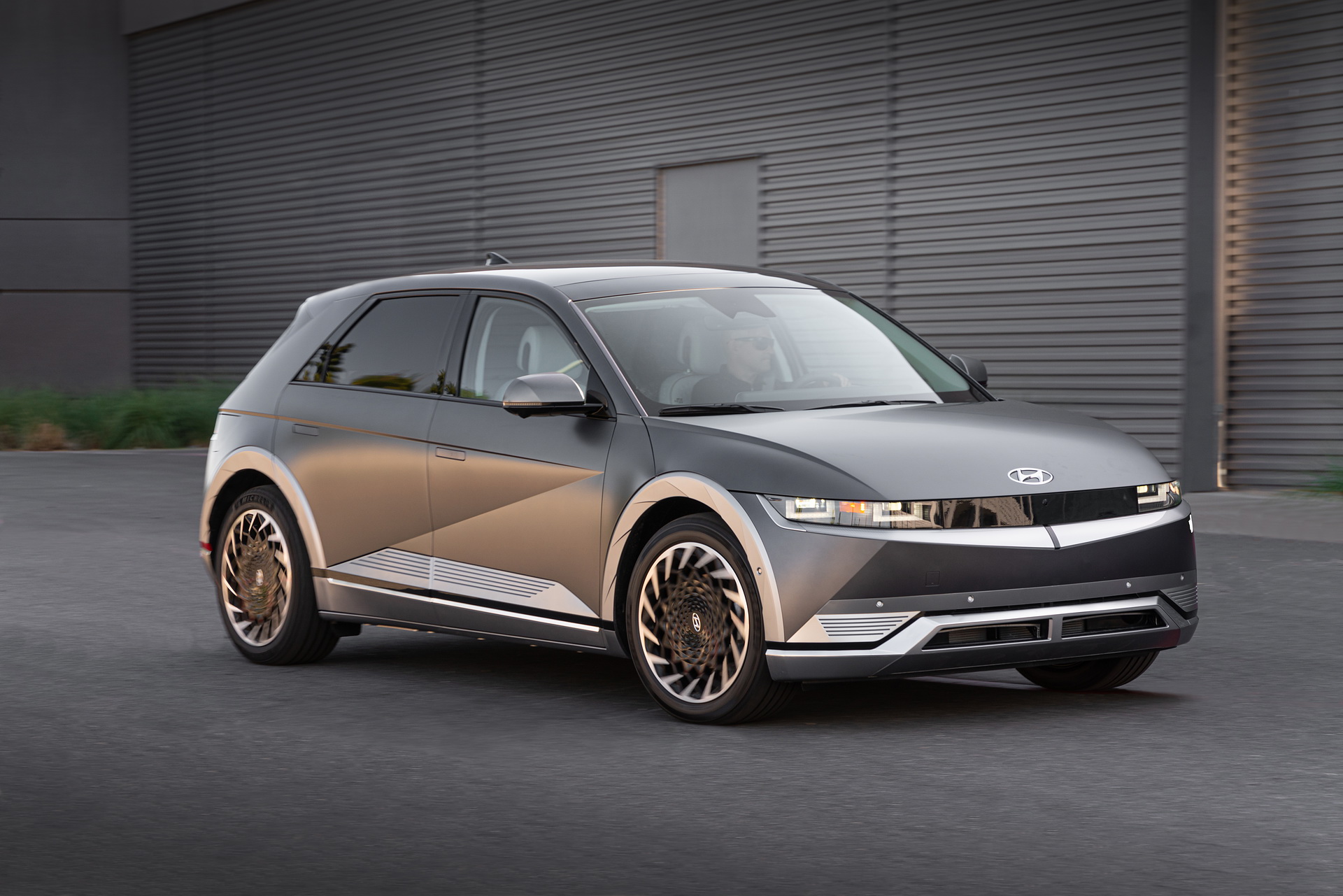 Download 2022 Hyundai Ioniq 5 - Front Three-Quarter HD Wallpaper 1920x1281 #104