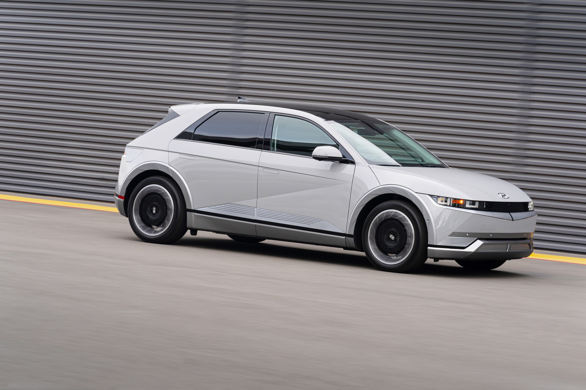 Download 2022 Hyundai Ioniq 5 - Front Three-Quarter HD Wallpaper 1920x1280 #70