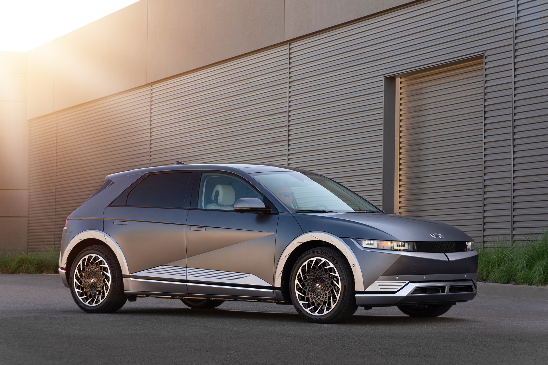 Download 2022 Hyundai Ioniq 5 - Front Three-Quarter HD Wallpaper 1920x1281 #105