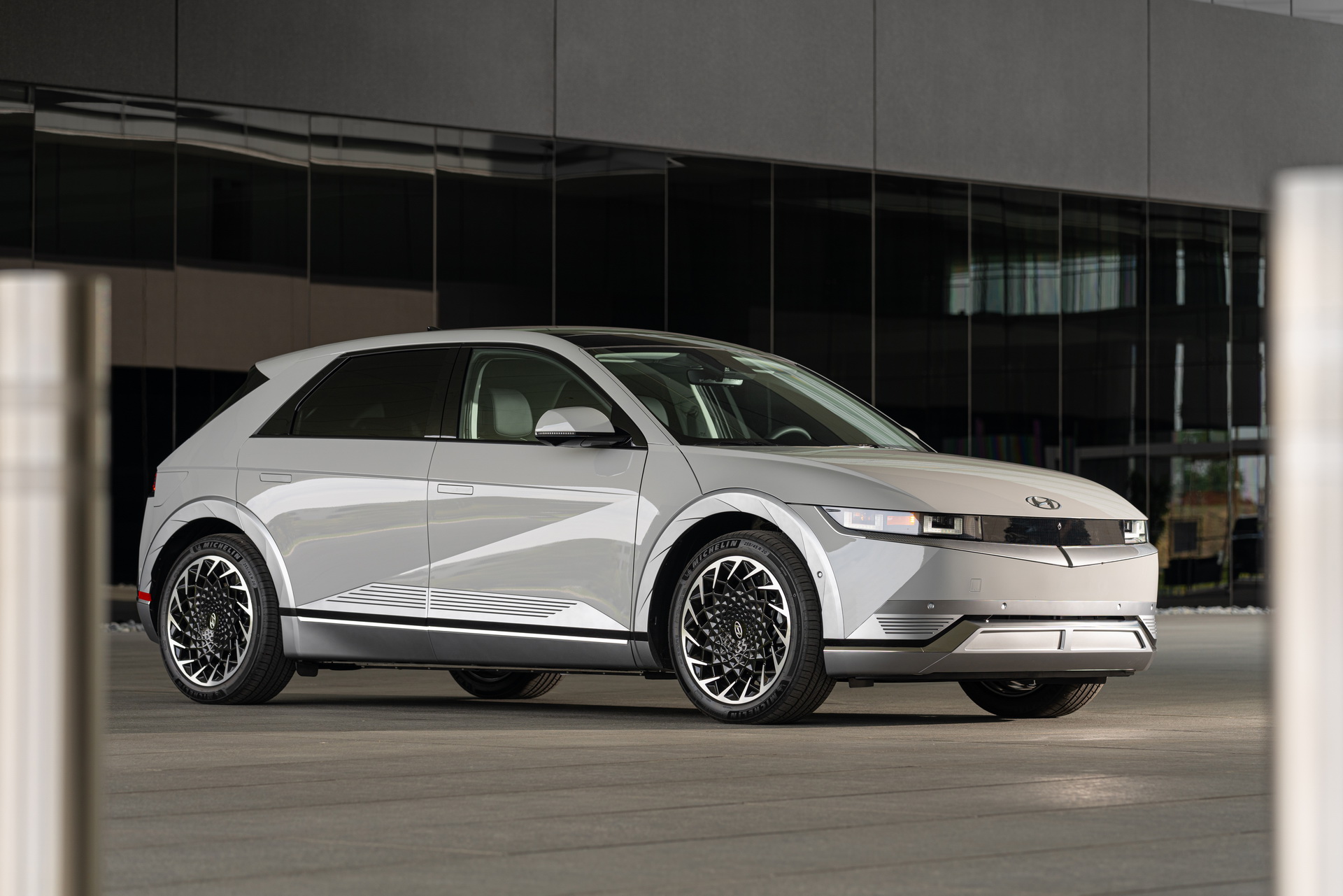 Download 2022 Hyundai Ioniq 5 - Front Three-Quarter HD Wallpaper 1920x1281 #85