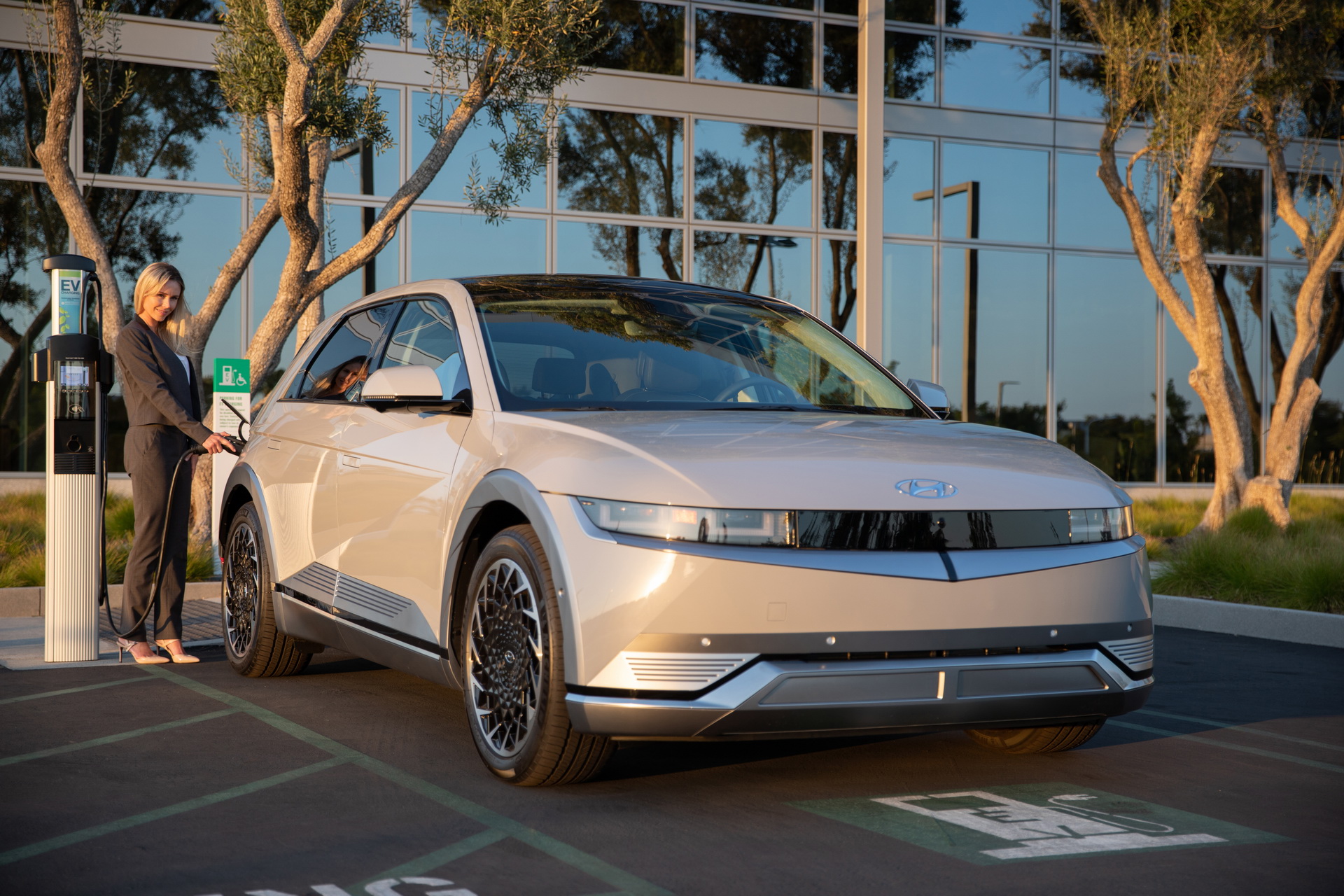 Download 2022 Hyundai Ioniq 5 - Front HD Wallpaper 1920x1280 #119