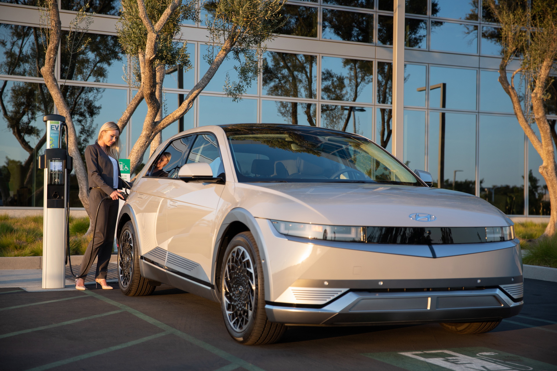 Download 2022 Hyundai Ioniq 5 - Front HD Wallpaper 1920x1280 #121