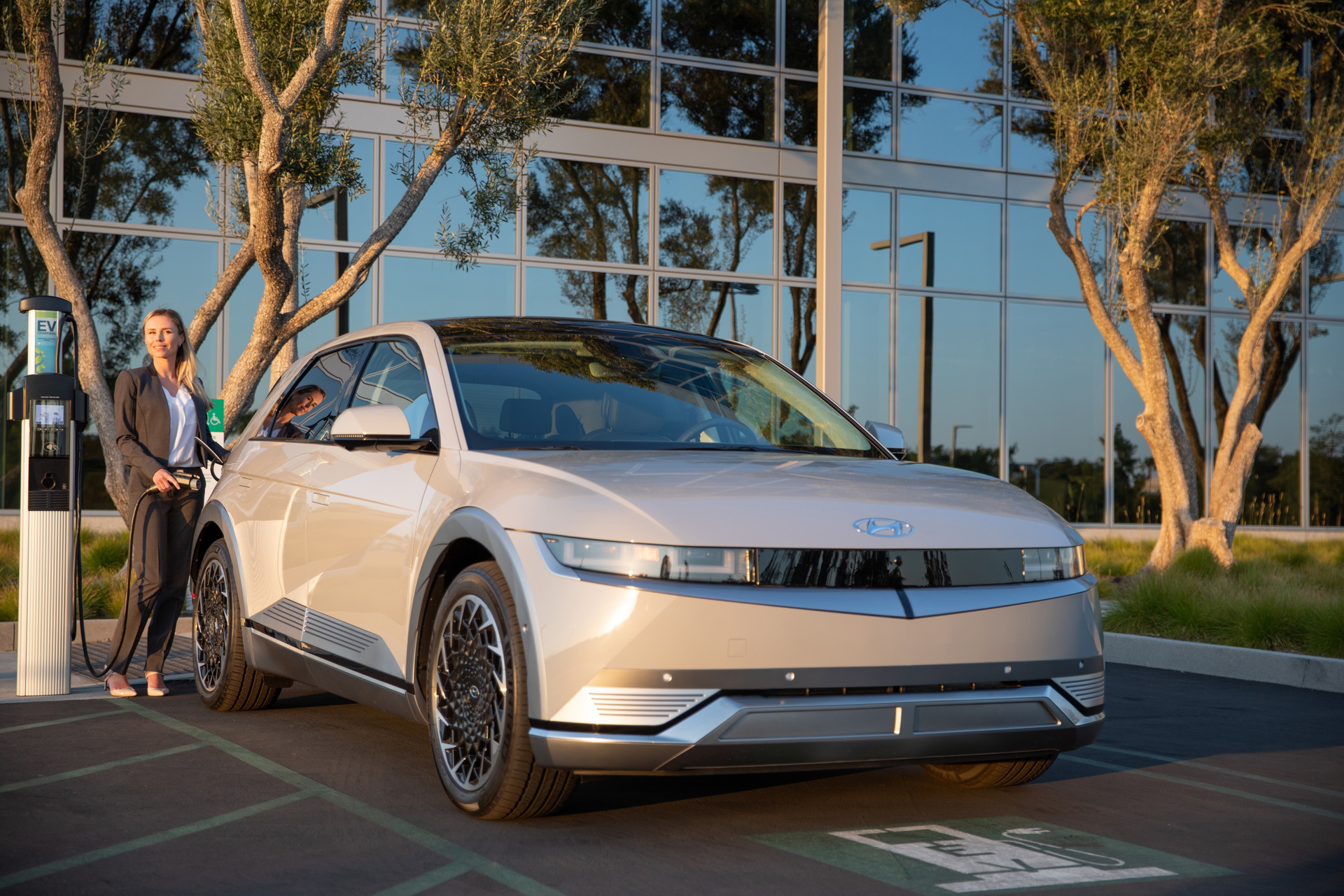 Download 2022 Hyundai Ioniq 5 - Front HD Wallpaper 1920x1280 #123