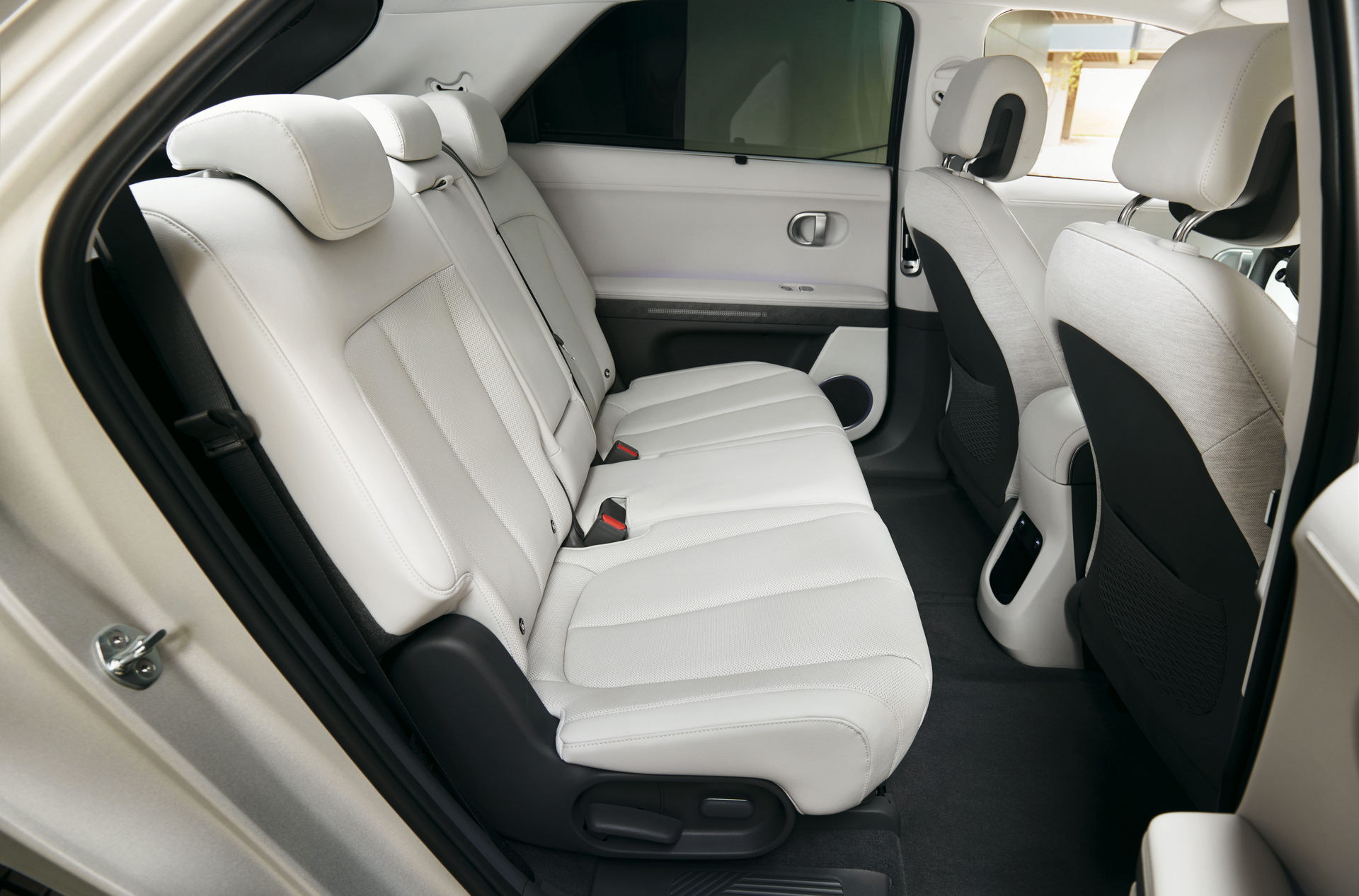Download 2022 Hyundai Ioniq 5 - Interior, Rear Seats HD Wallpaper 1920x1266 #51