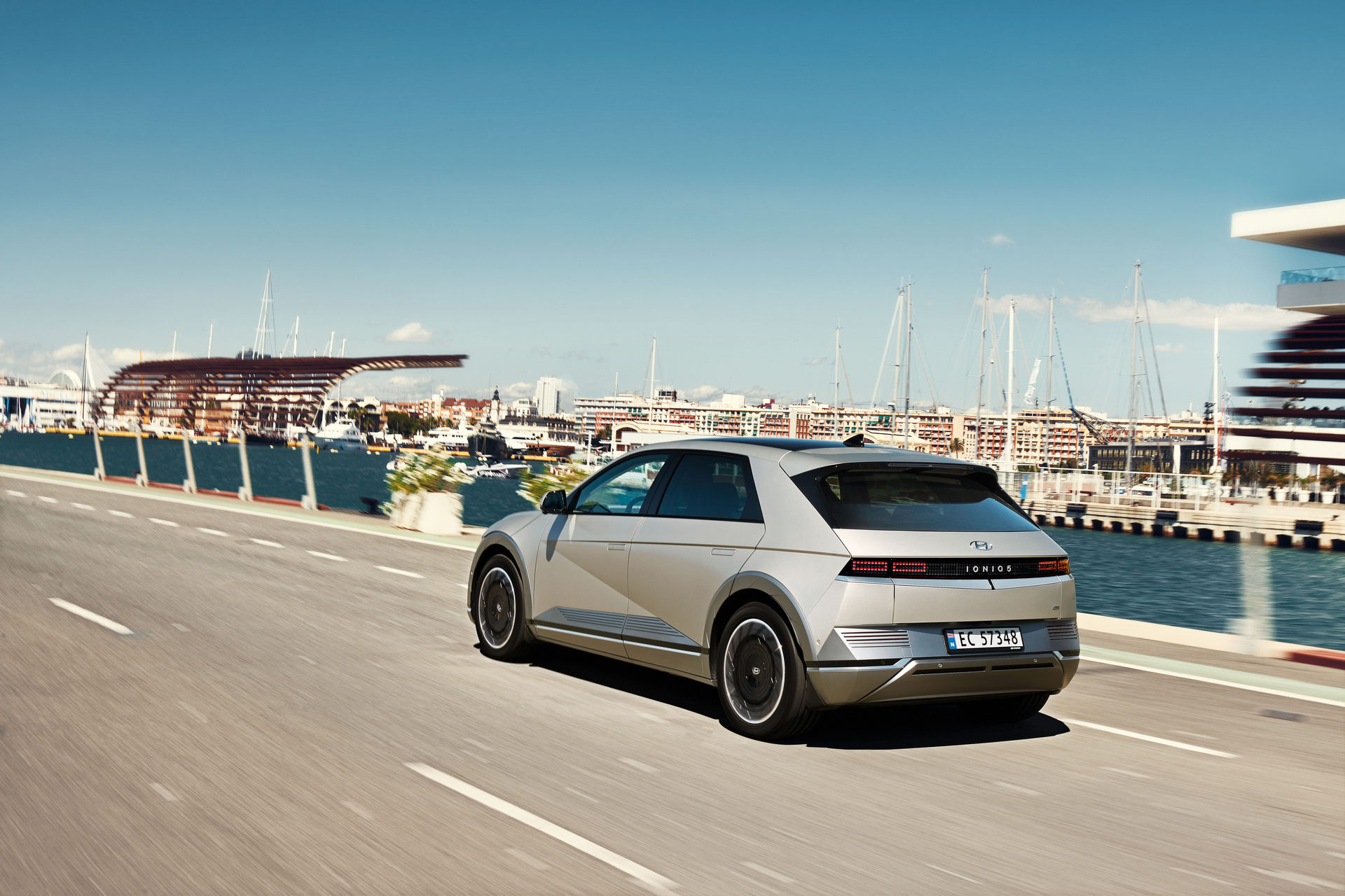 Download 2022 Hyundai Ioniq 5 - Rear Three-Quarter HD Wallpaper 1920x1280 #18