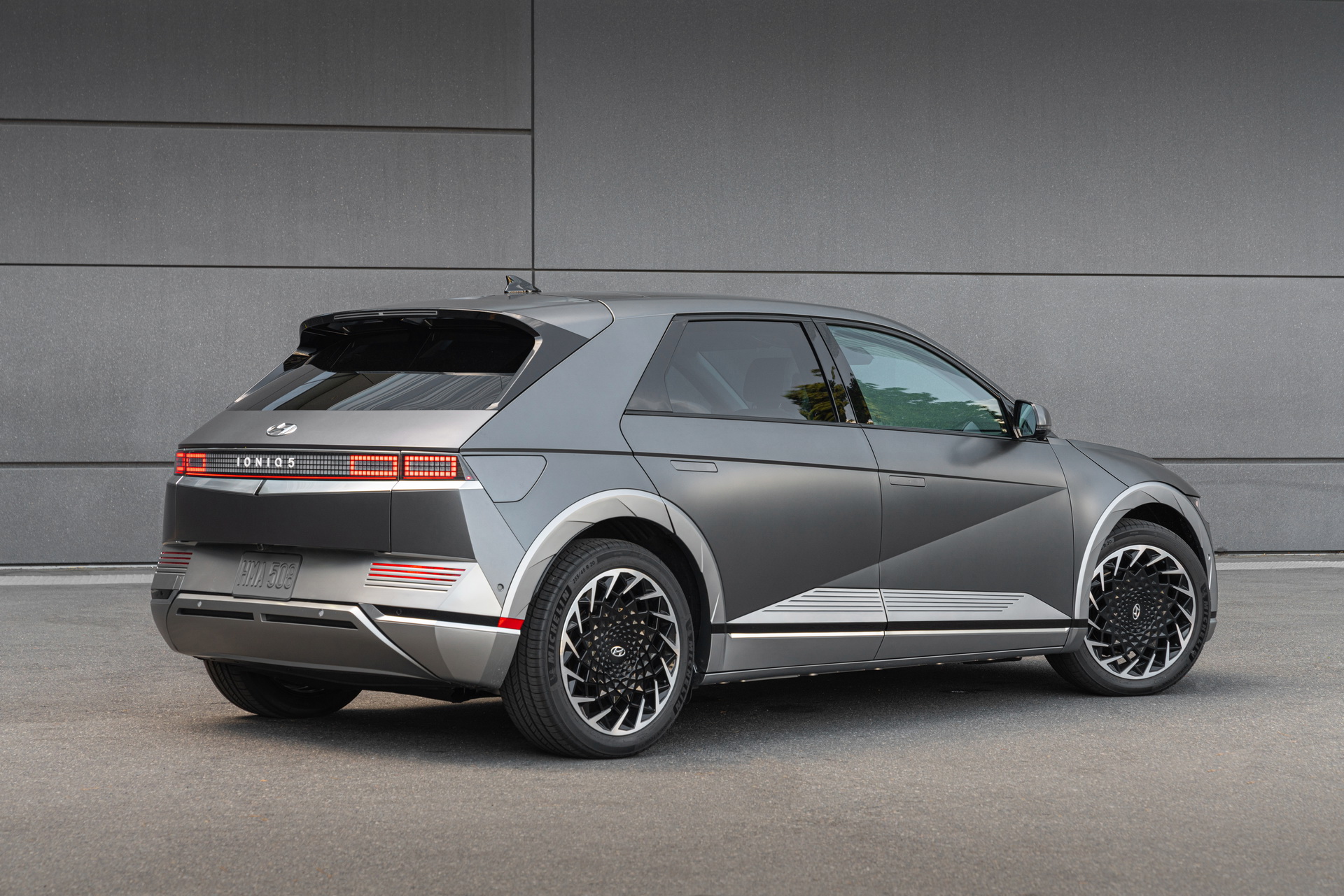 Download 2022 Hyundai Ioniq 5 - Rear Three-Quarter HD Wallpaper 1920x1281 #108