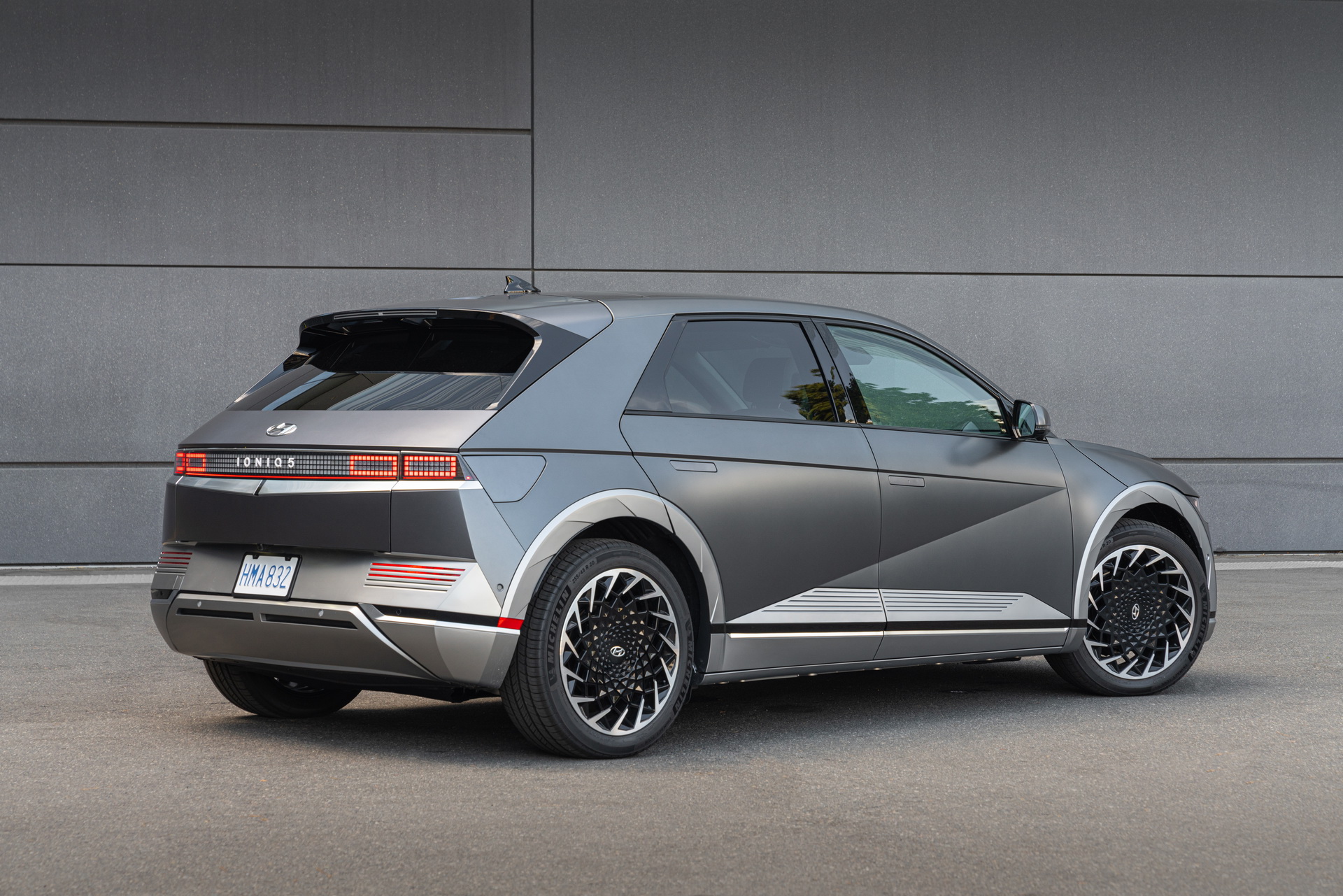 Download 2022 Hyundai Ioniq 5 - Rear Three-Quarter HD Wallpaper 1920x1281 #109