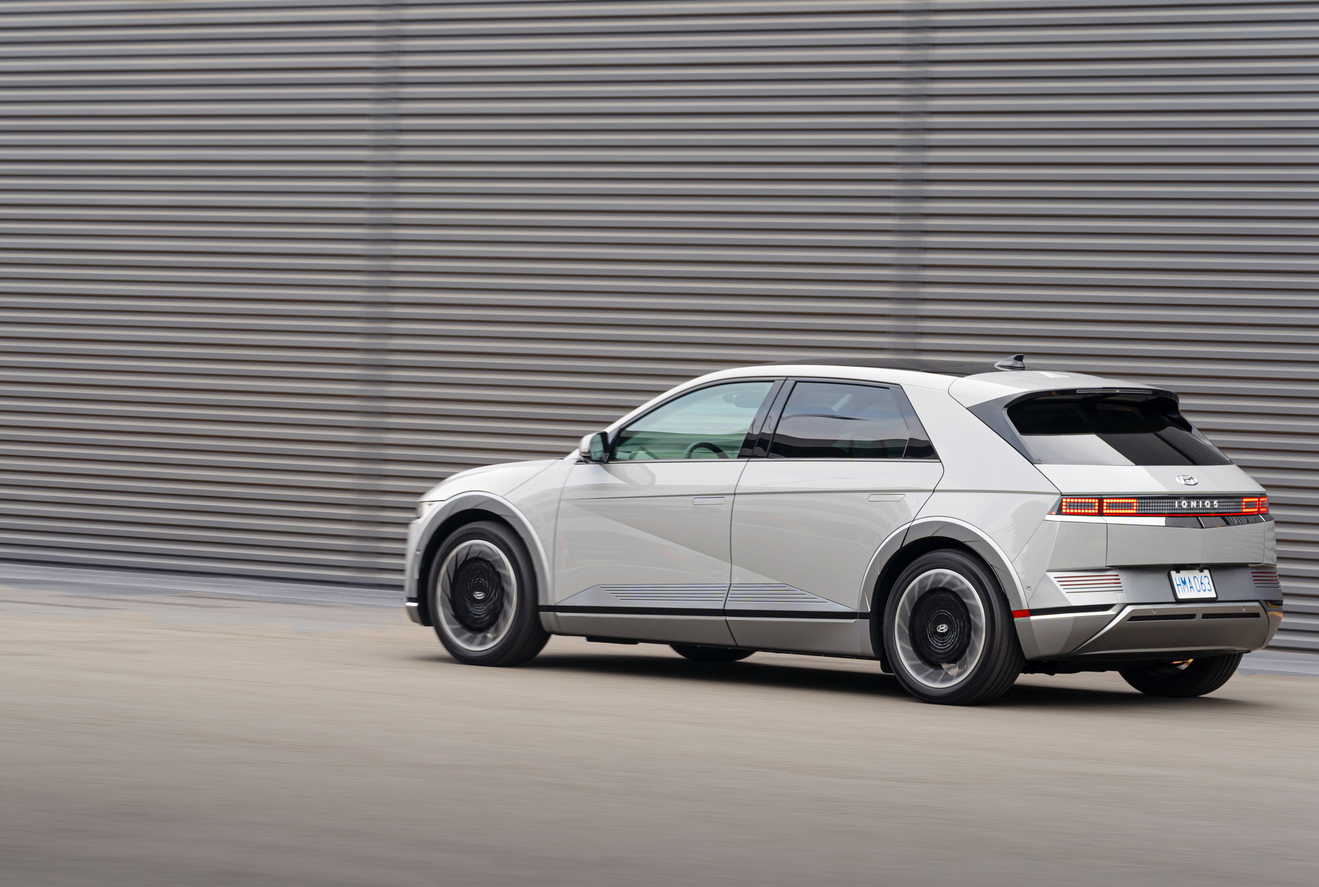 Download 2022 Hyundai Ioniq 5 - Rear Three-Quarter HD Wallpaper 1920x1291 #73