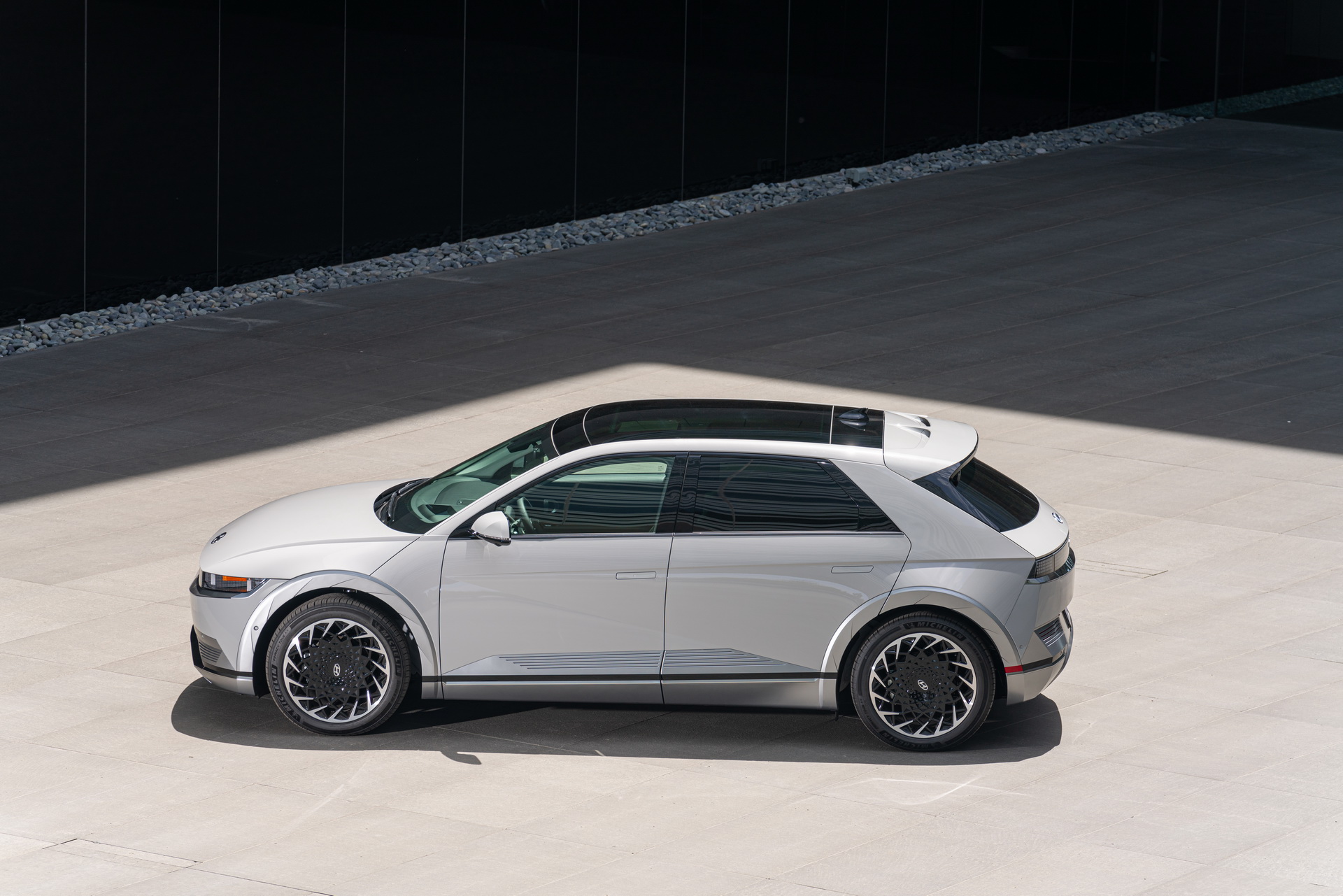 Download 2022 Hyundai Ioniq 5 - Side HD Wallpaper 1920x1281 #90