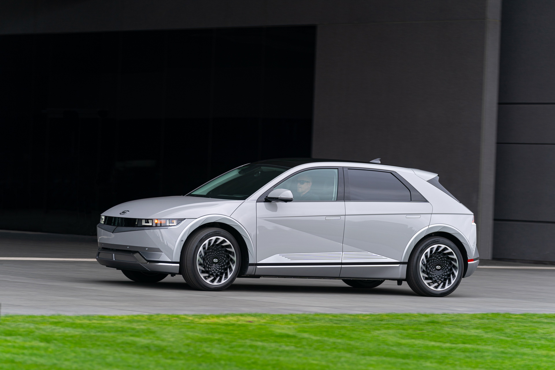 Download 2022 Hyundai Ioniq 5 - Side HD Wallpaper 1920x1280 #59