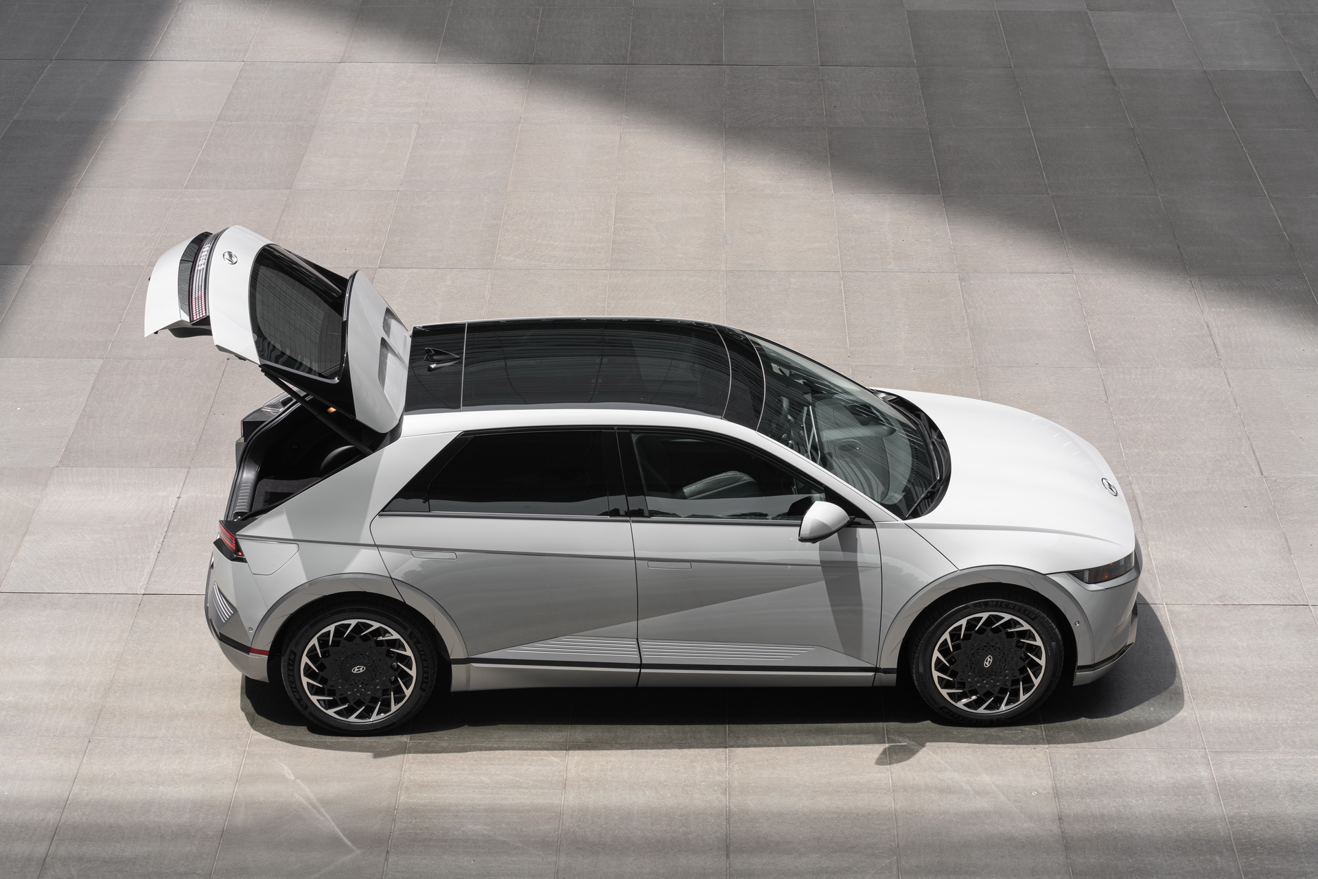 Download 2022 Hyundai Ioniq 5 - Side HD Wallpaper 1920x1281 #92