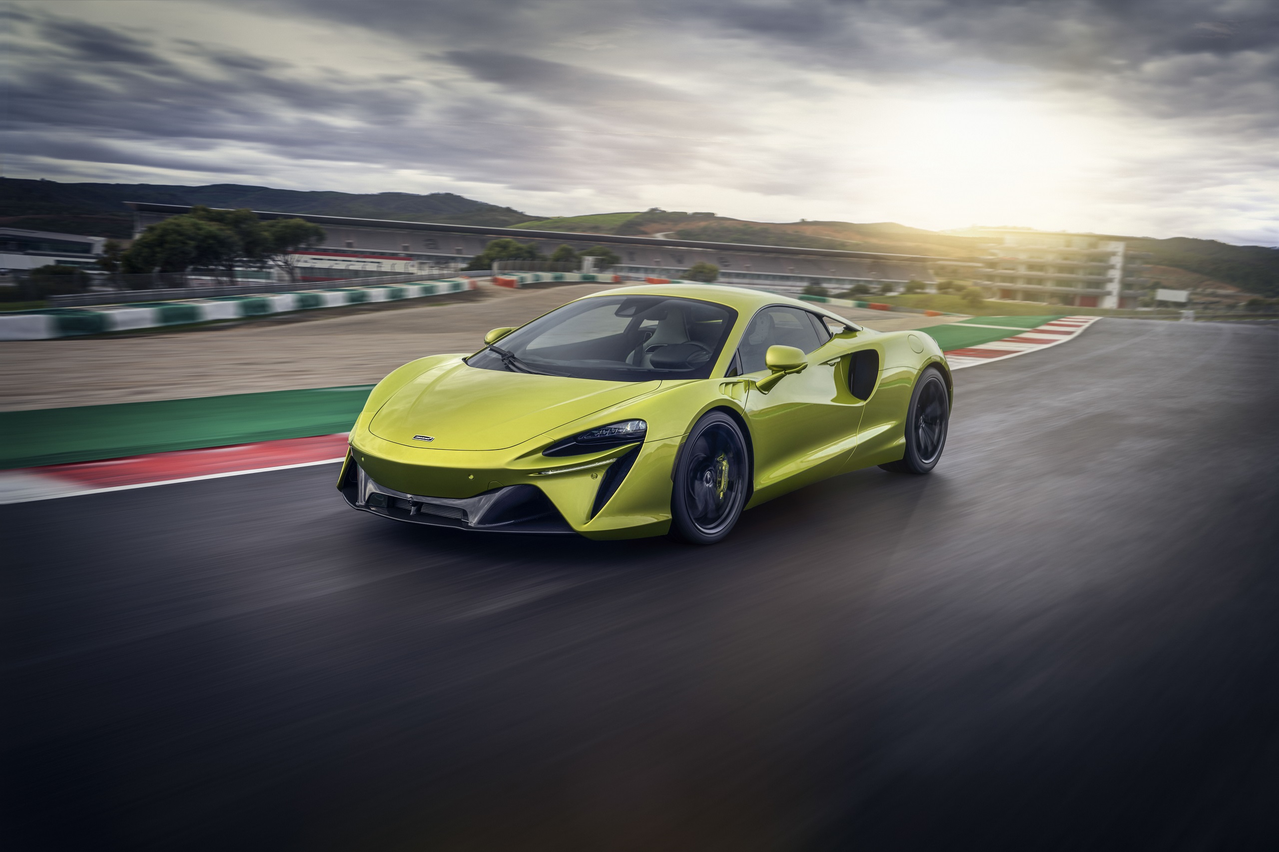 Download 2022 McLaren Artura - Front Three-Quarter HD Wallpaper 2560x1706 #18