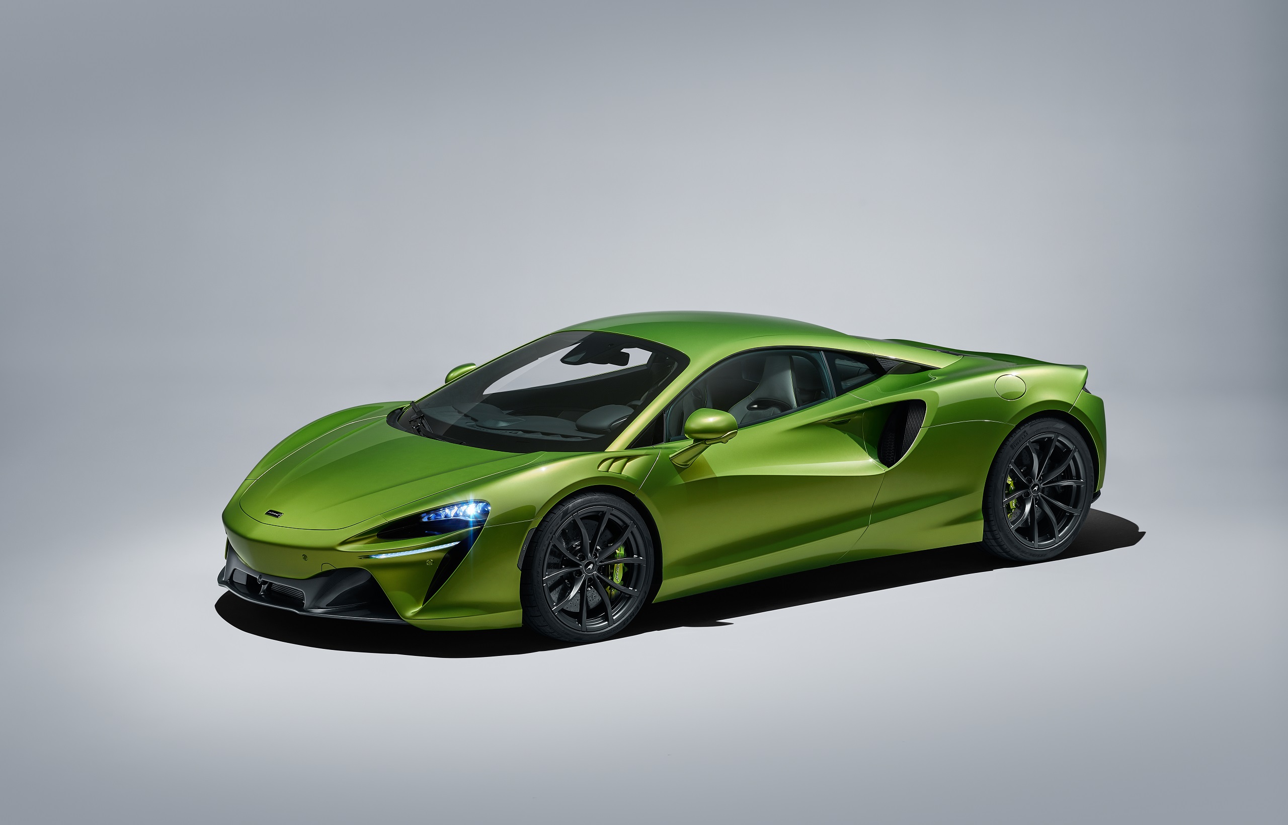 Download 2022 McLaren Artura - Front Three-Quarter HD Wallpaper 2560x1640 #29