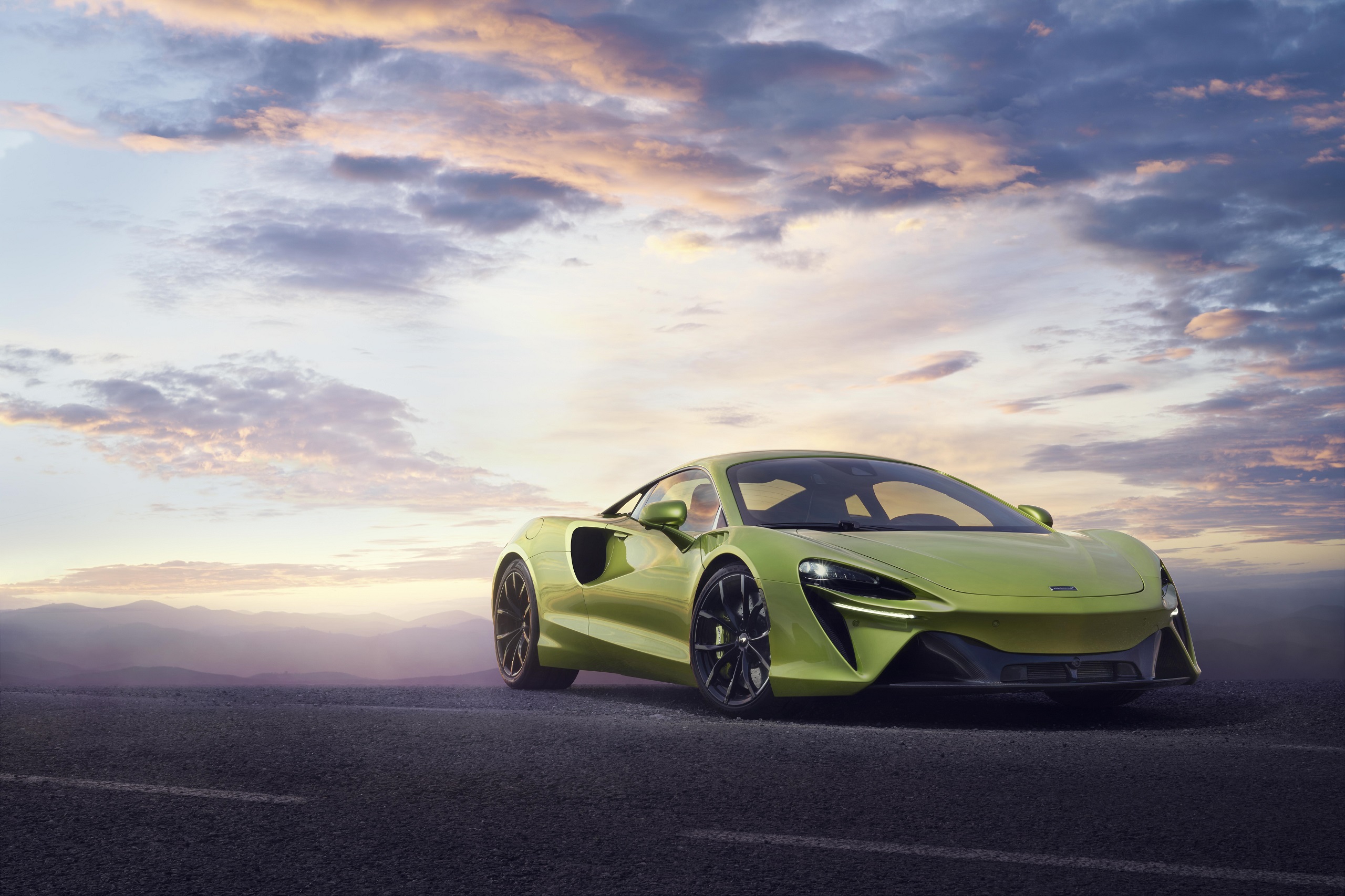Download 2022 McLaren Artura - Front Three-Quarter HD Wallpaper 2560x1706 #20