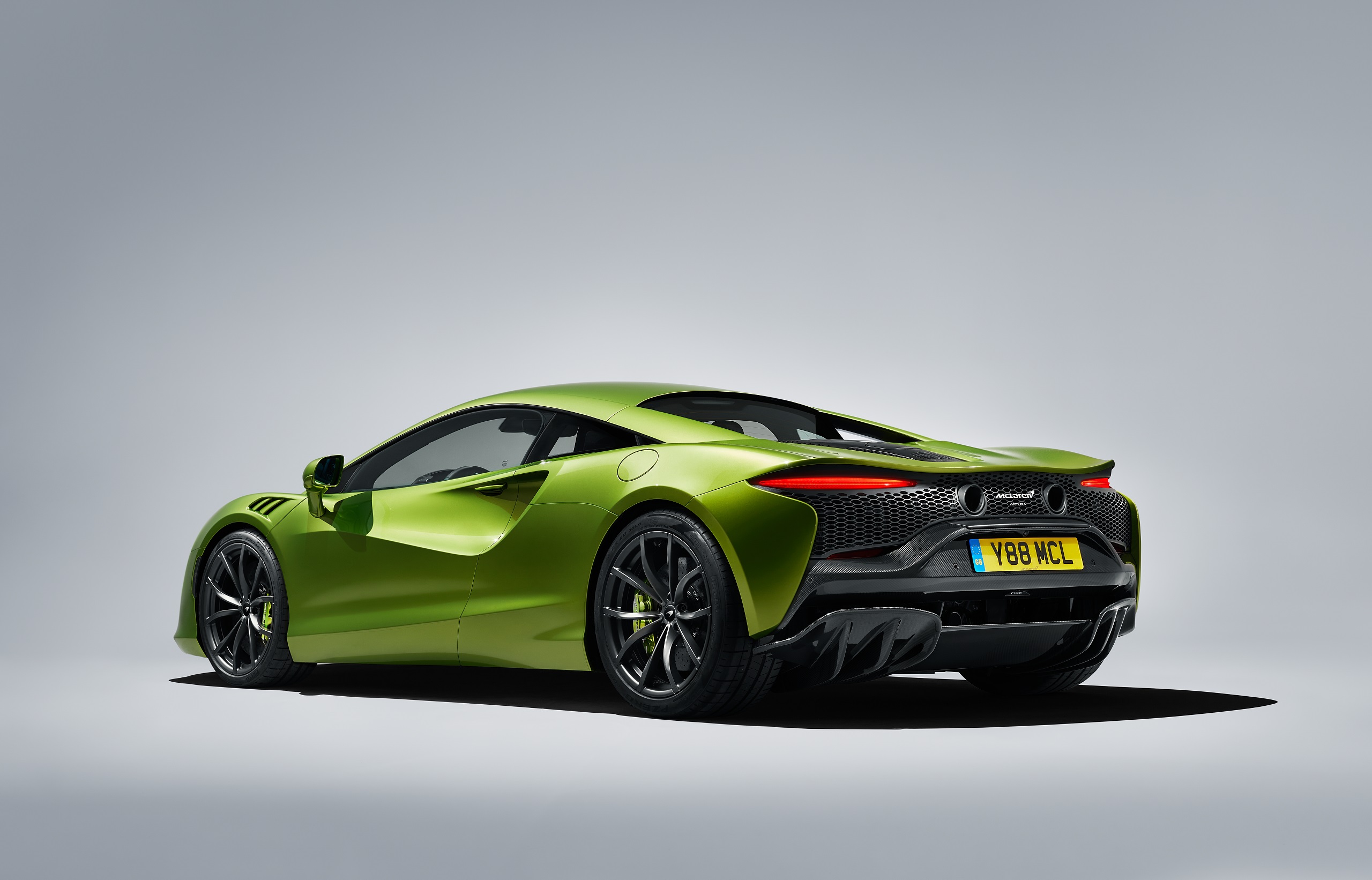 Download 2022 McLaren Artura - Rear Three-Quarter HD Wallpaper 2560x1642 #31