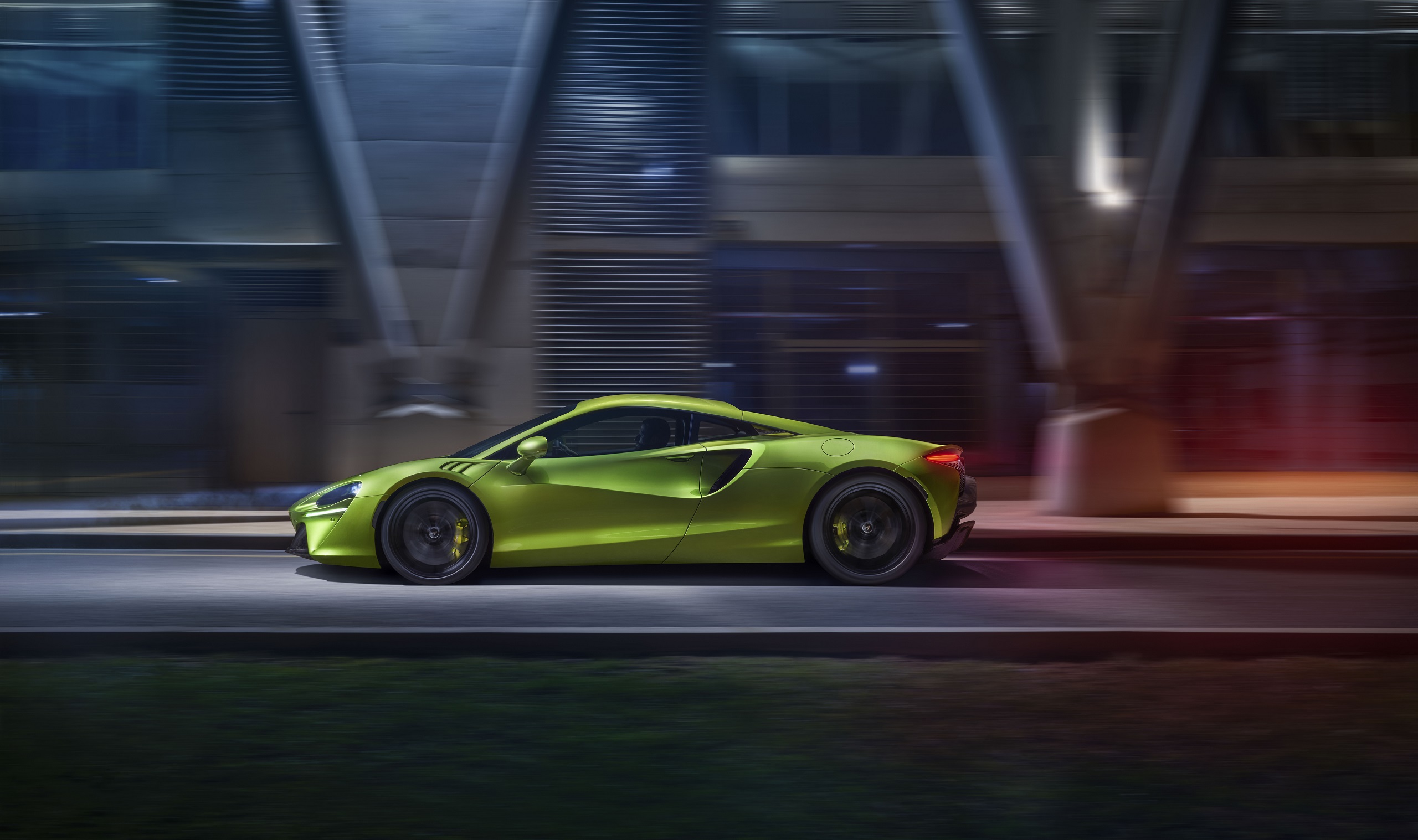 Download 2022 McLaren Artura - Side HD Wallpaper 2560x1517 #26