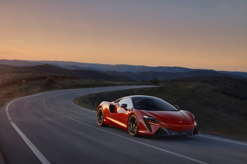 2022 McLaren Artura [UK-spec] - Front Three-Quarter Wallpaper 850x566 #3