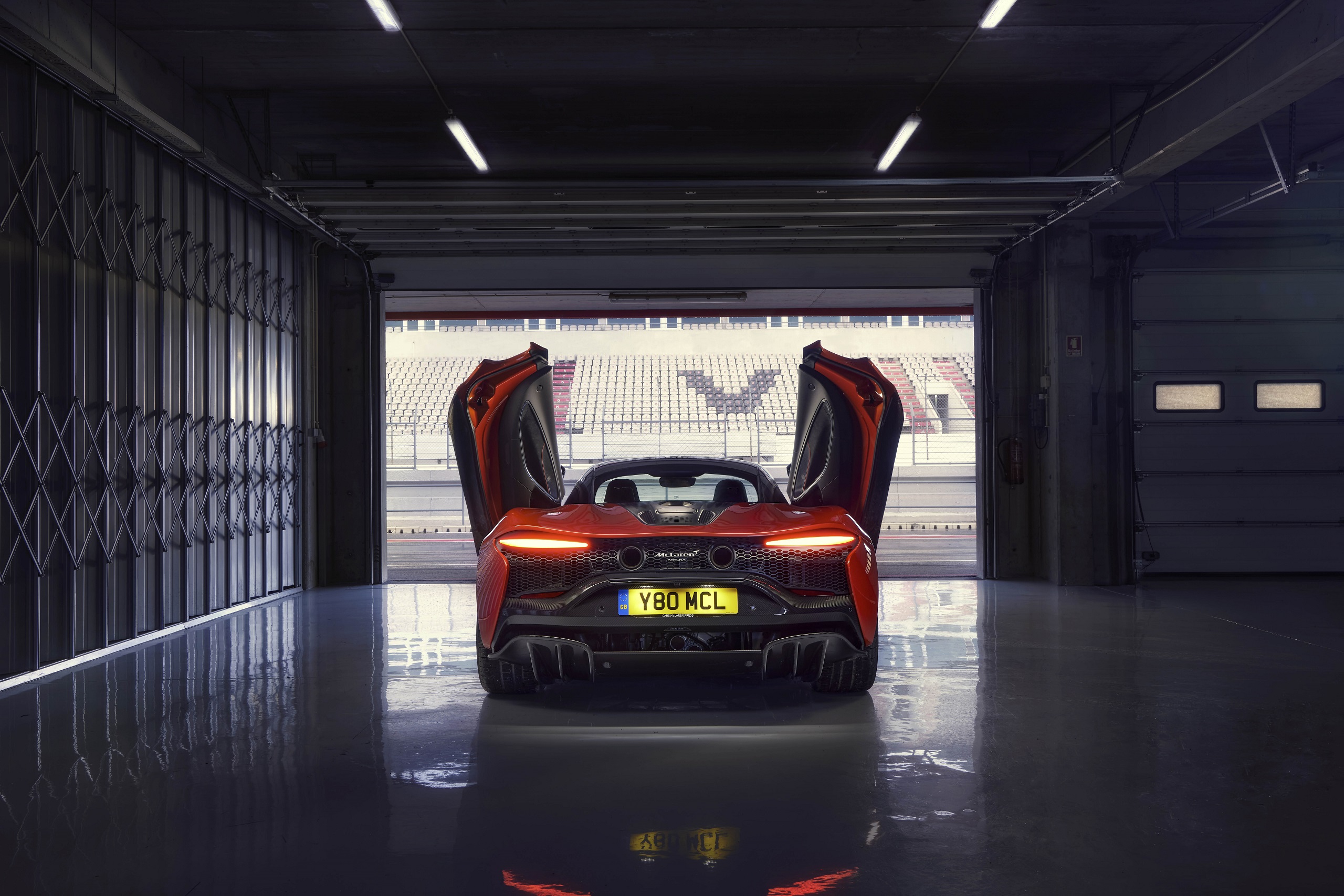Download 2022 McLaren Artura [UK-spec] - Rear HD Wallpaper 2560x1707 #15