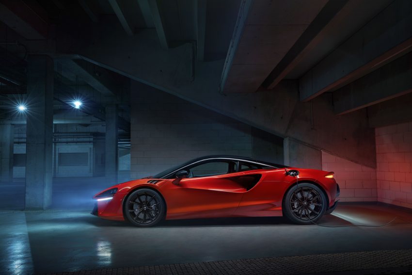 2022 McLaren Artura [UK-spec] - Side Wallpaper 850x567 #16