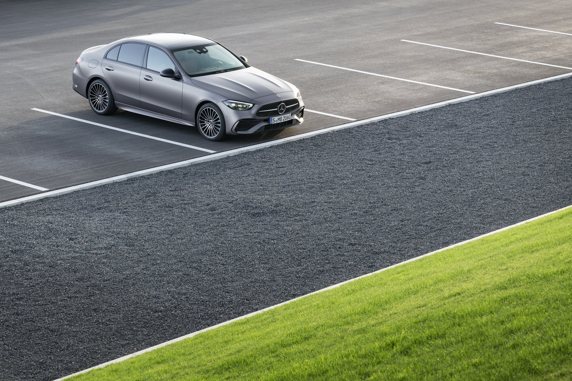 Download 2022 Mercedes-Benz C-Class - Front Three-Quarter HD Wallpaper 1921x1281 #18