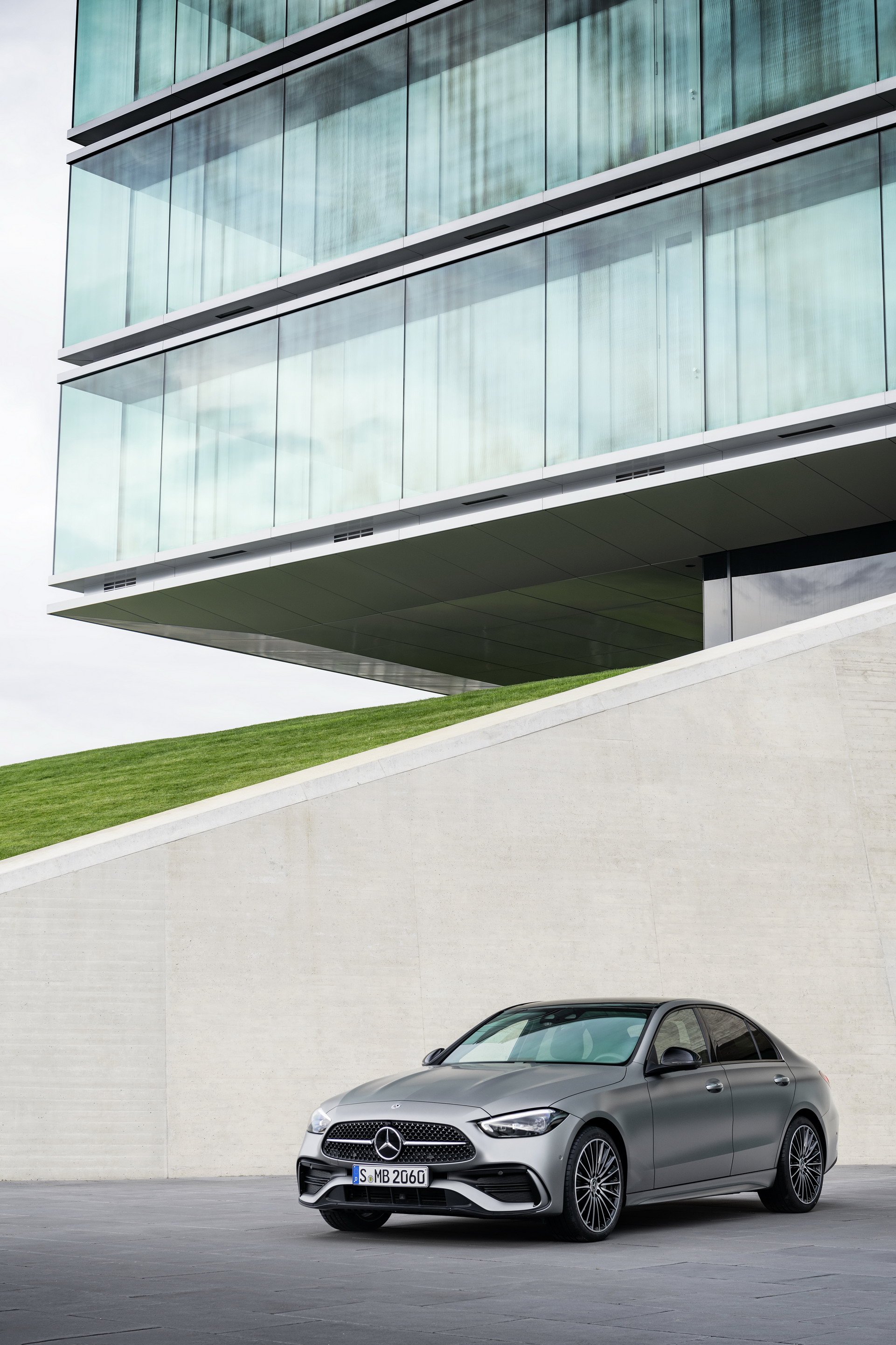 Download 2022 Mercedes-Benz C-Class - Front Three-Quarter HD Phone Wallpaper 1921x2882 #10