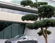 2022 Mercedes-Benz C-Class - Front Three-Quarter Wallpaper 190x150