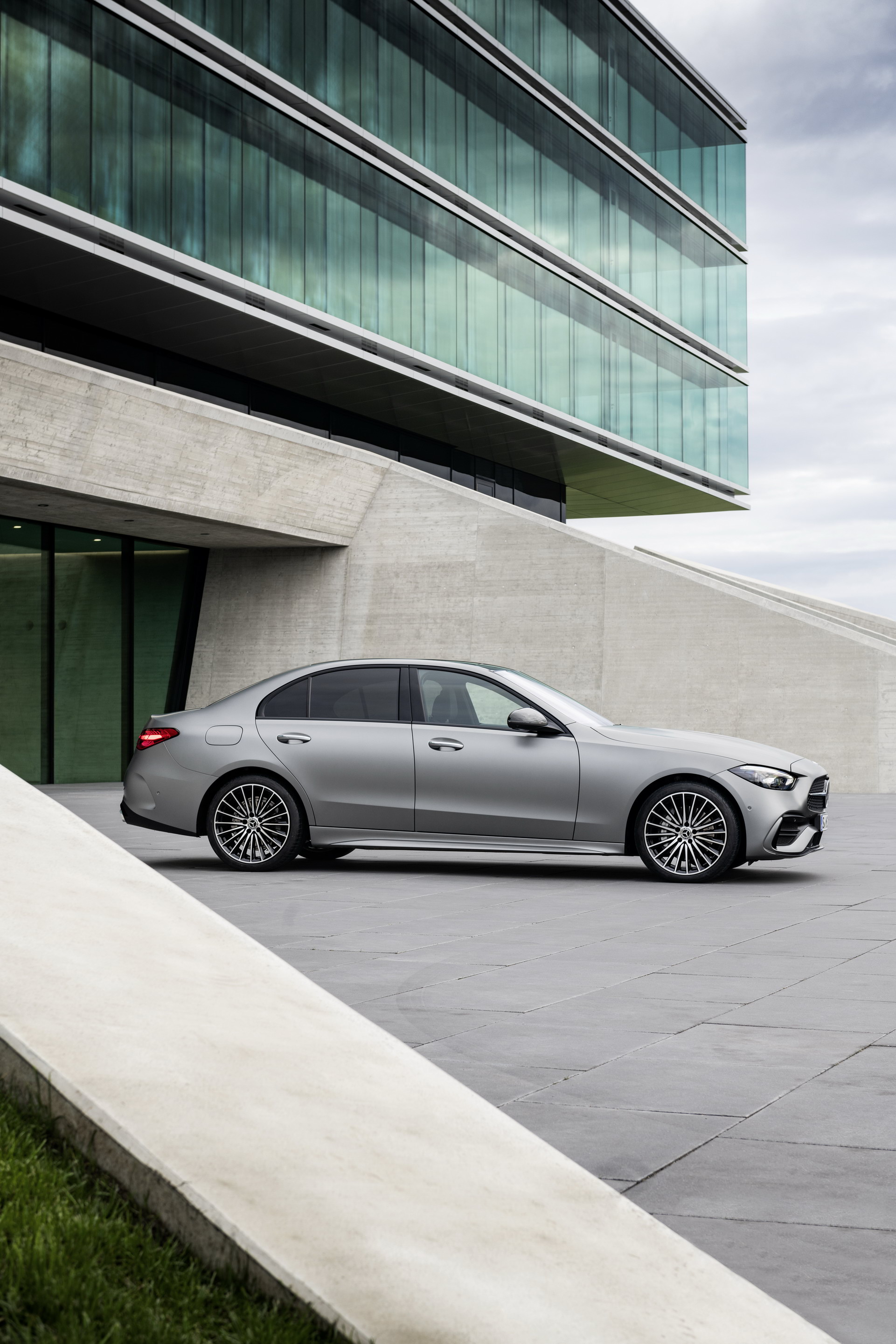 Download 2022 Mercedes-Benz C-Class - Side HD Phone Wallpaper 1921x2882 #17