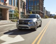 2022 Mitsubishi Outlander - Front Three-Quarter Wallpaper 190x150