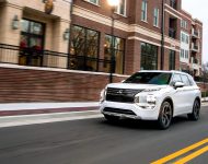 2022 Mitsubishi Outlander - Front Three-Quarter Wallpaper 190x150