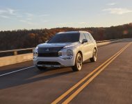 2022 Mitsubishi Outlander - Front Three-Quarter Wallpaper 190x150