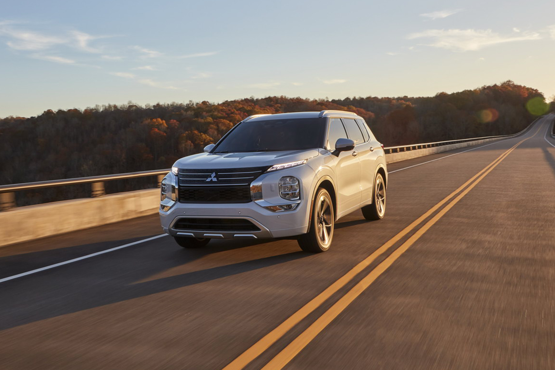 Download 2022 Mitsubishi Outlander - Front Three-Quarter HD Wallpaper 1920x1281 #3