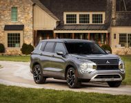 2022 Mitsubishi Outlander - Front Three-Quarter Wallpaper 190x150