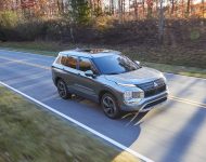 2022 Mitsubishi Outlander - Front Three-Quarter Wallpaper 190x150