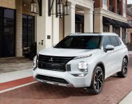 2022 Mitsubishi Outlander - Front Three-Quarter Wallpaper 190x150