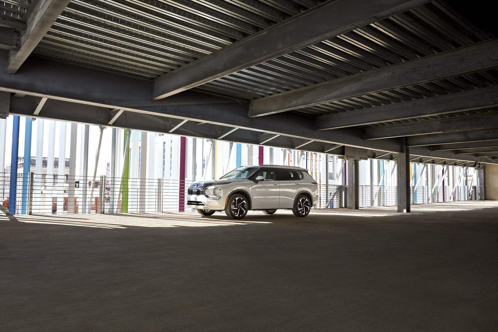 Download 2022 Mitsubishi Outlander - Front Three-Quarter HD Wallpaper 1921x1281 #13