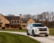 2022 Mitsubishi Outlander - Front Wallpaper 190x150