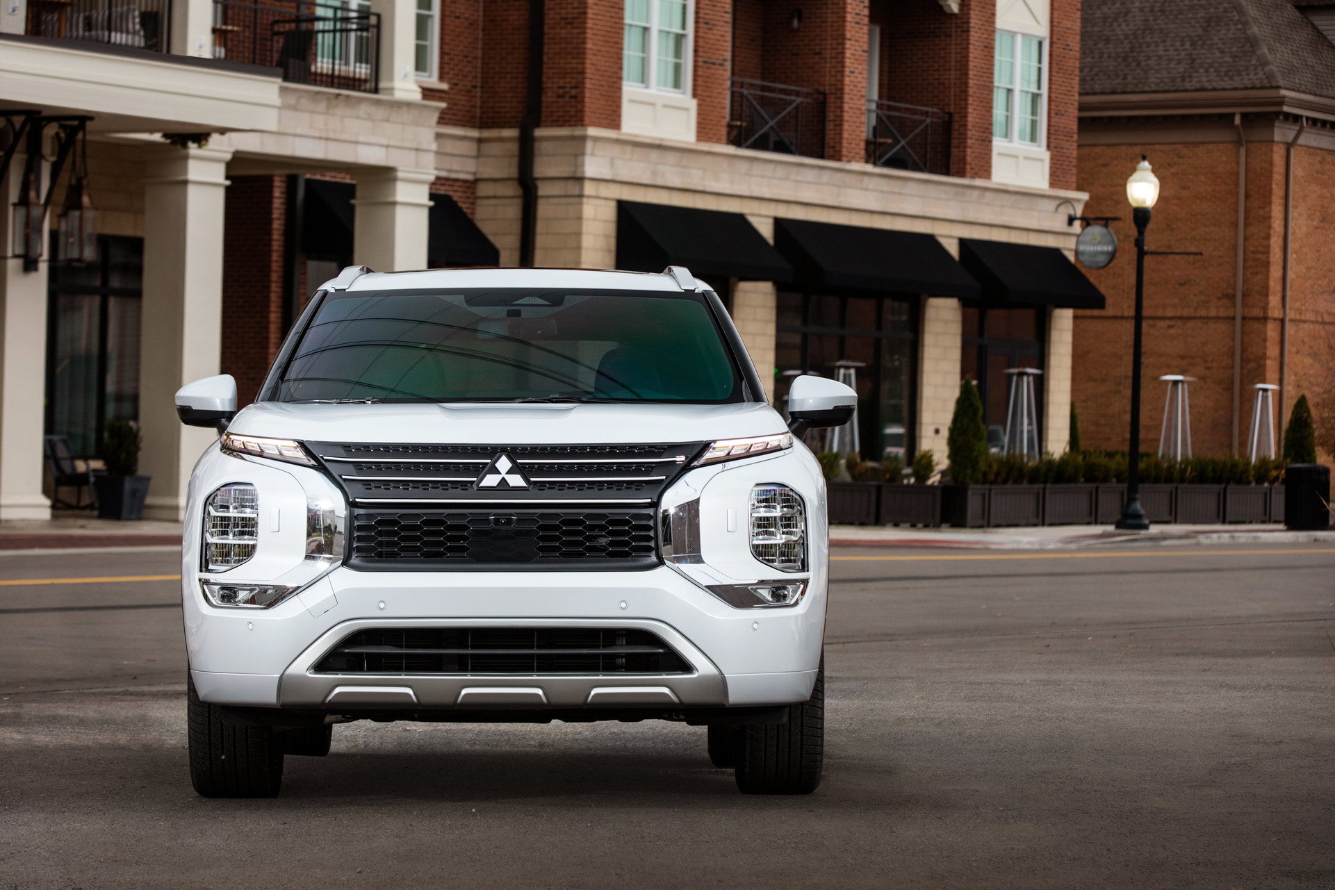 Download 2022 Mitsubishi Outlander - Front HD Wallpaper 1921x1281 #16