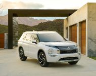 2022 Mitsubishi Outlander - Front Wallpaper 190x150