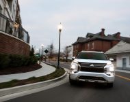 2022 Mitsubishi Outlander - Front Wallpaper 190x150