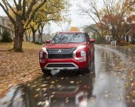 2022 Mitsubishi Outlander - Front Wallpaper 190x150