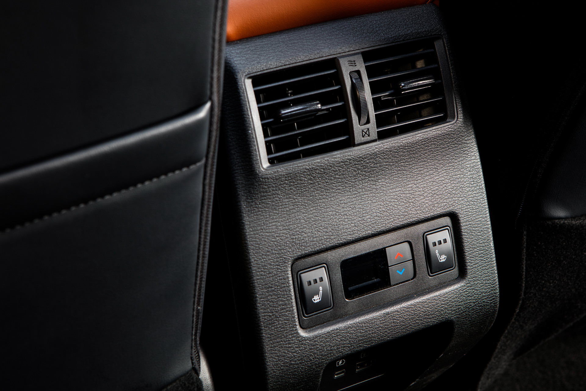 Download 2022 Mitsubishi Outlander - Interior, Detail HD Wallpaper 1921x1281 #57