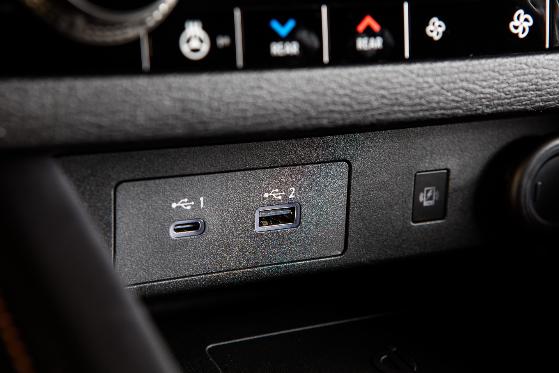 Download 2022 Mitsubishi Outlander - Interior, Detail HD Wallpaper 1921x1281 #54