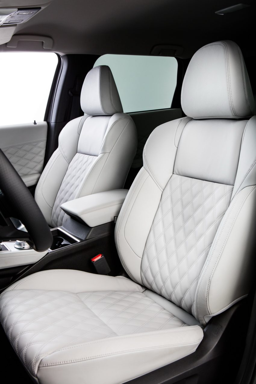 2022 Mitsubishi Outlander - Interior, Front Seats Phone Wallpaper 850x1275 #35