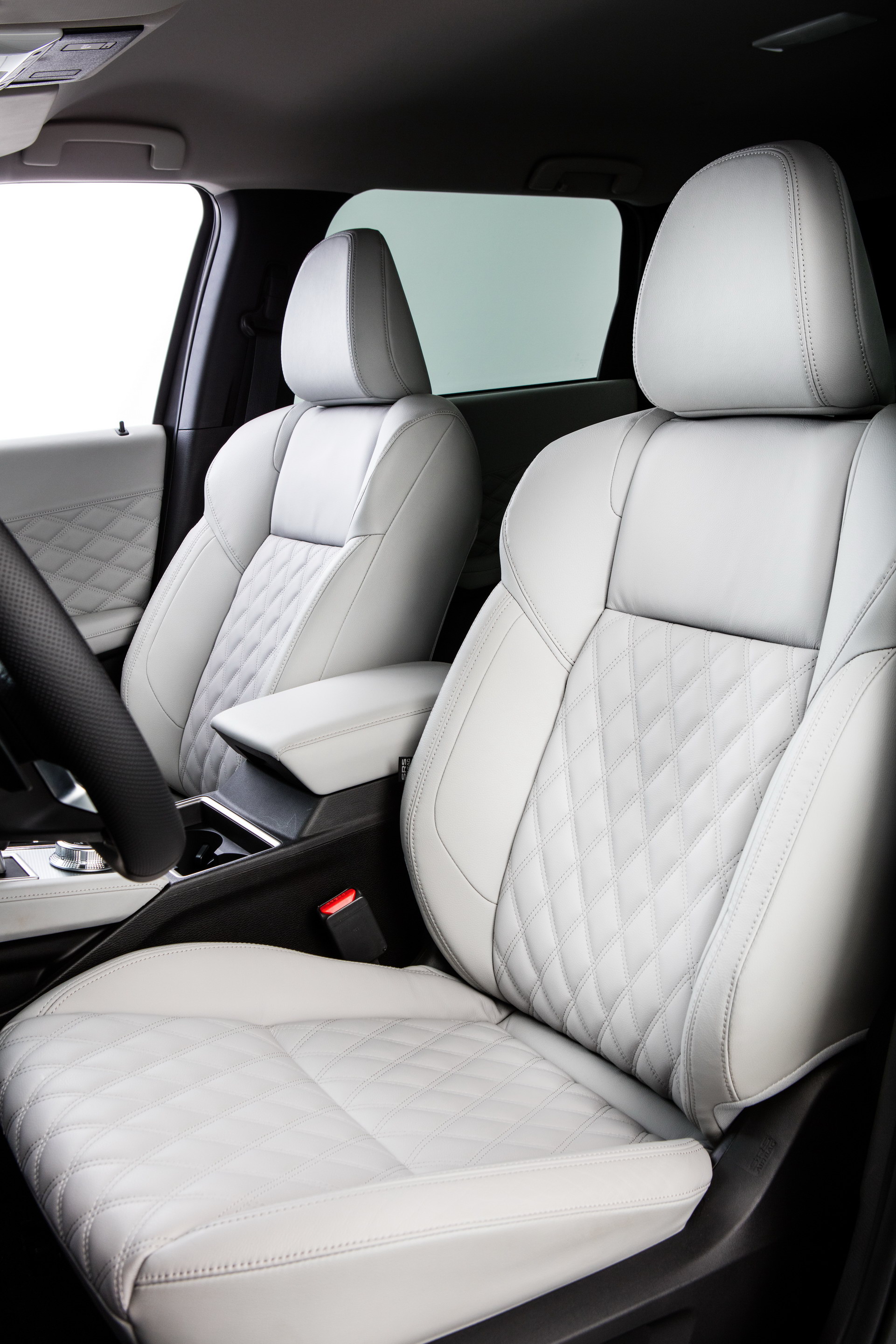 Download 2022 Mitsubishi Outlander - Interior, Front Seats HD Phone Wallpaper 1921x2882 #35