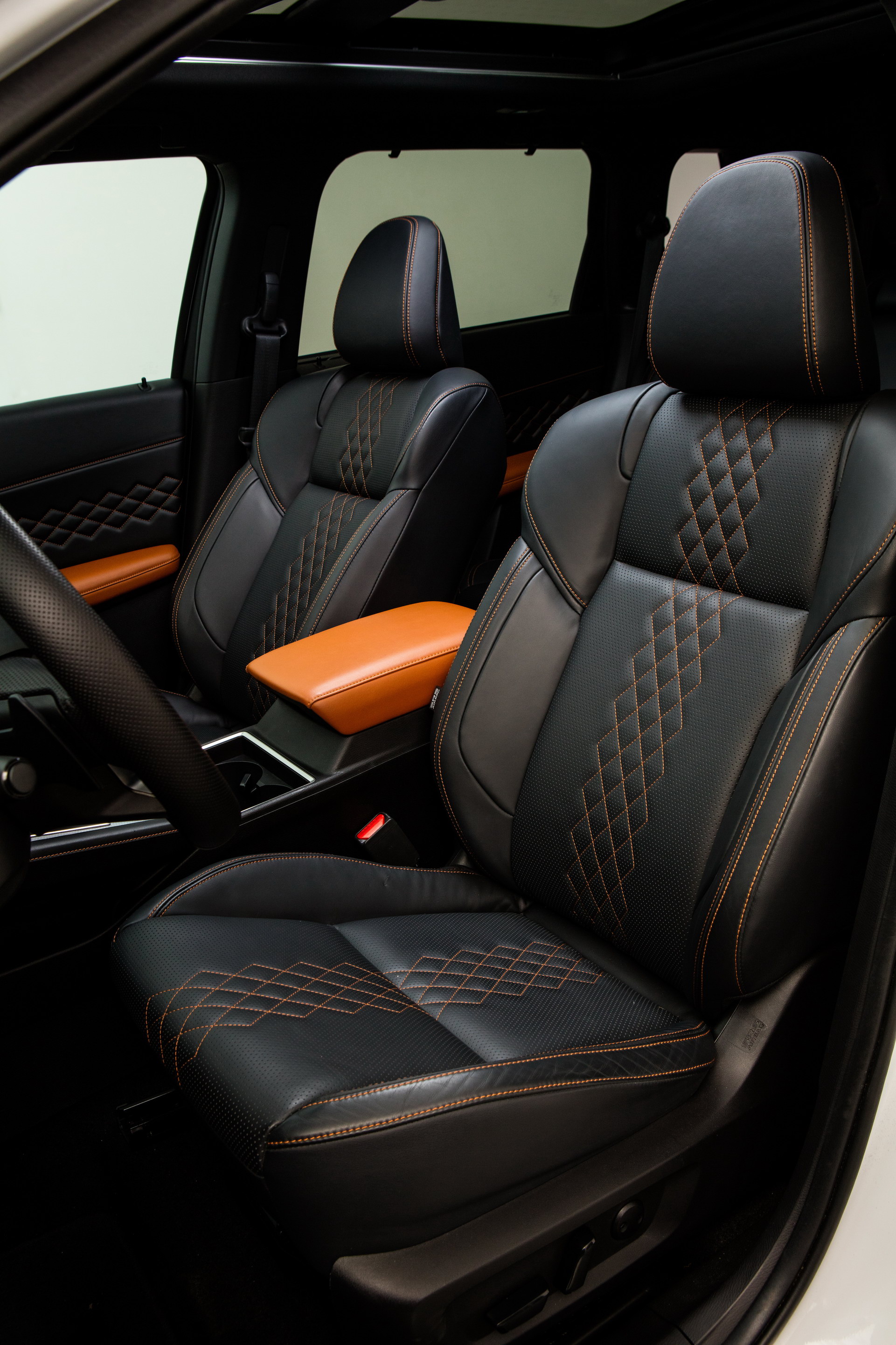 Download 2022 Mitsubishi Outlander - Interior, Front Seats HD Phone Wallpaper 1921x2882 #59