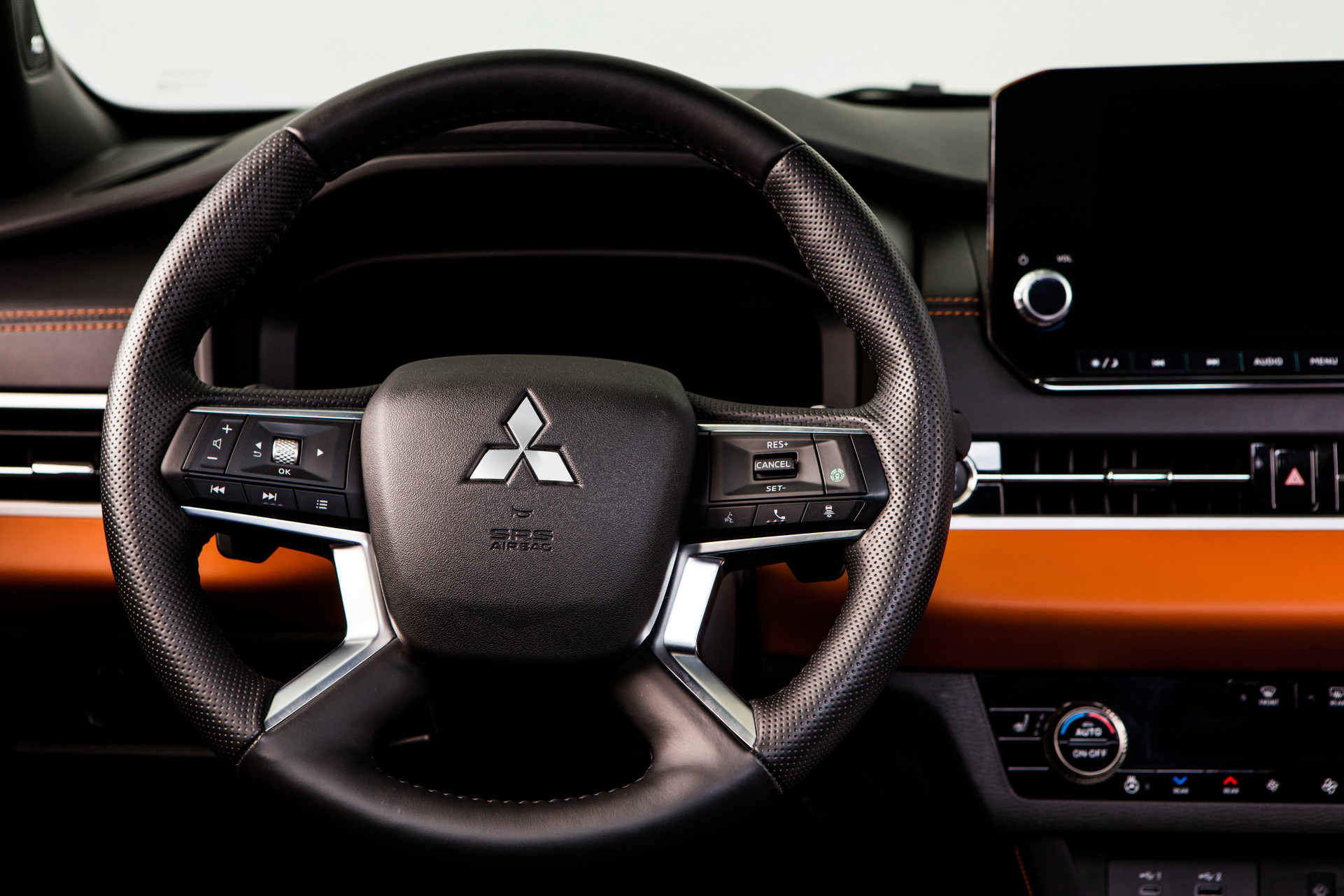 Download 2022 Mitsubishi Outlander - Interior, Steering Wheel HD Wallpaper 1921x1281 #61