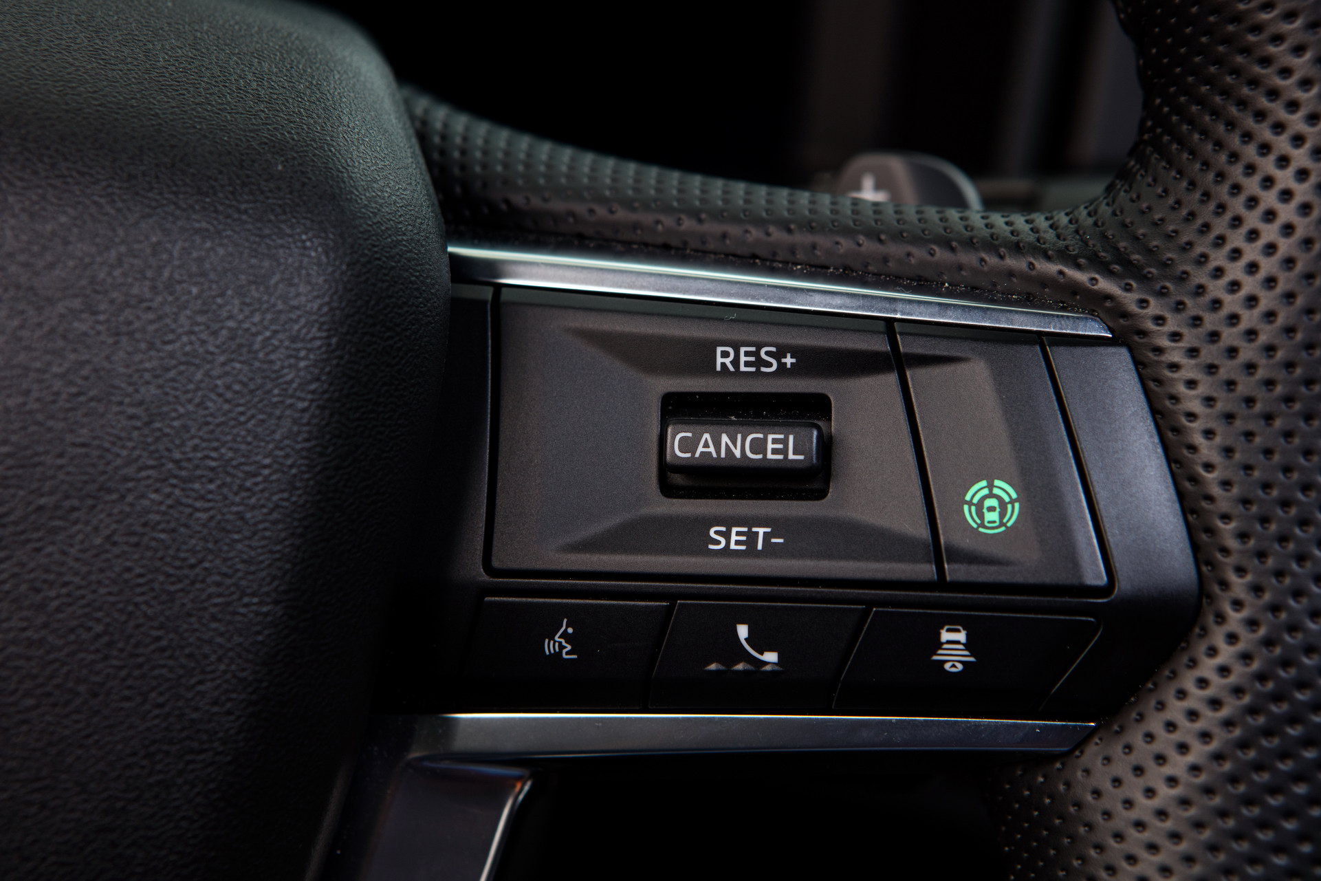 Download 2022 Mitsubishi Outlander - Interior, Steering Wheel HD Wallpaper 1921x1281 #63